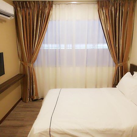 טלוק אינטן Angsoka Hotel מראה חיצוני תמונה